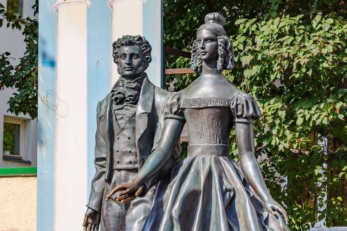 Памятник А.С. Пушкину и Н.Н. Гончаровой