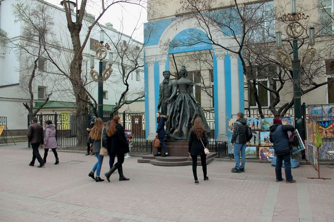 Памятник А.С. Пушкину и Н.Н. Гончаровой