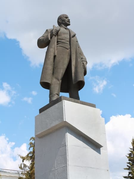 Памятник В. И. Ленину
