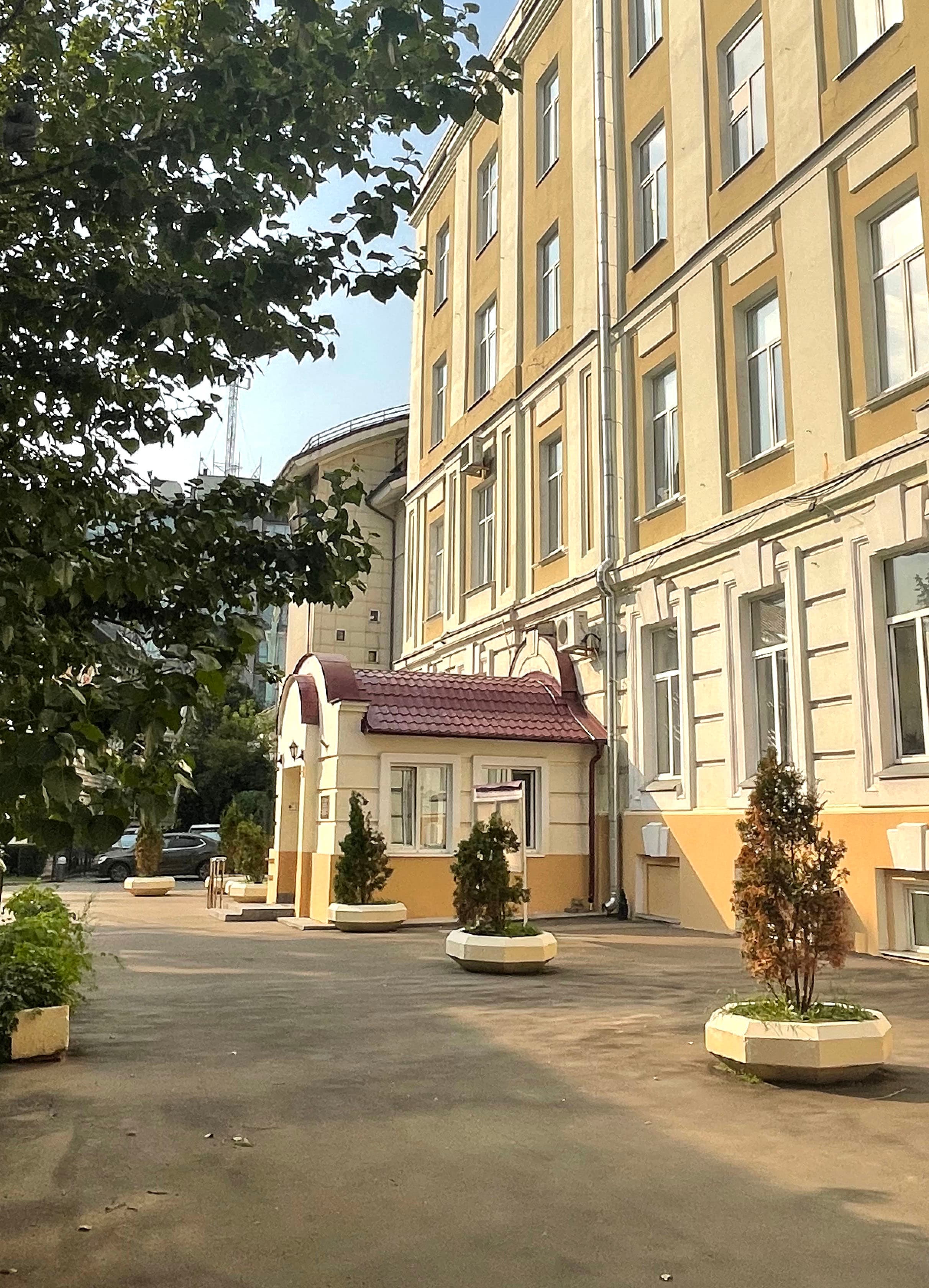 Бывшее здание физического факультета МГУ