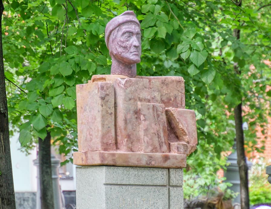  Памятник Данте Алигьери