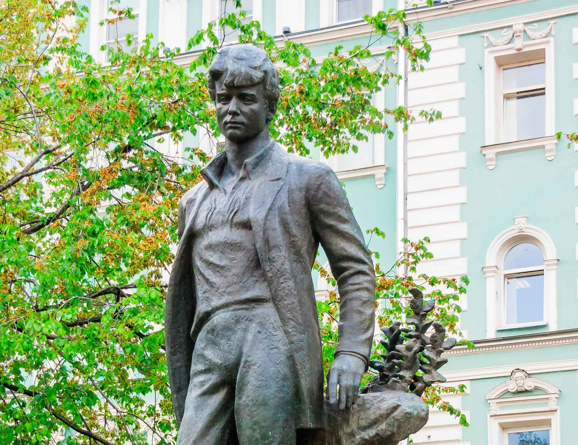 Памятник Сергею Есенину
