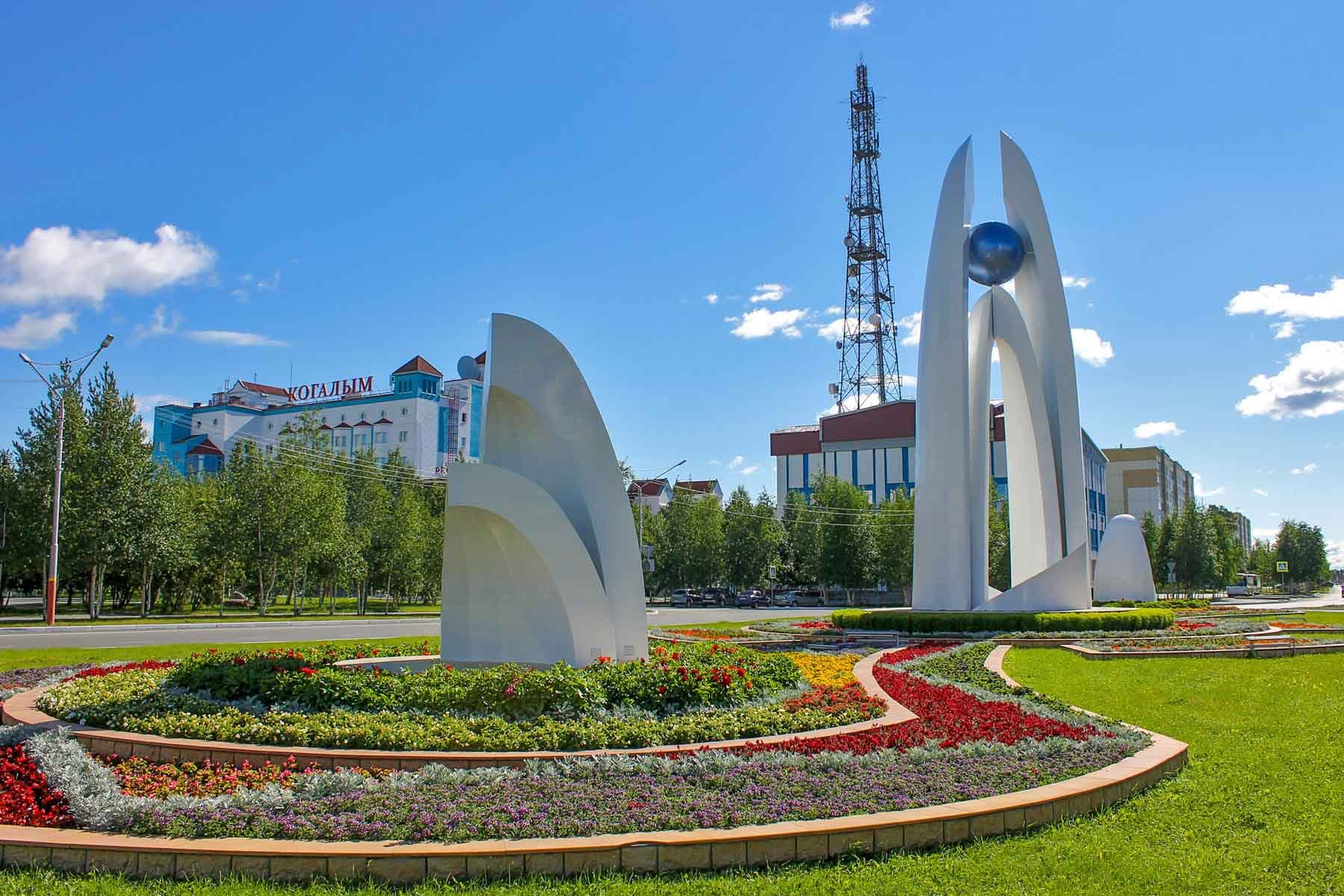Скульптурная композиция «Жемчужина Западной Сибири»