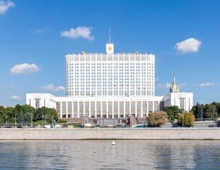 Набережными Москвы-реки