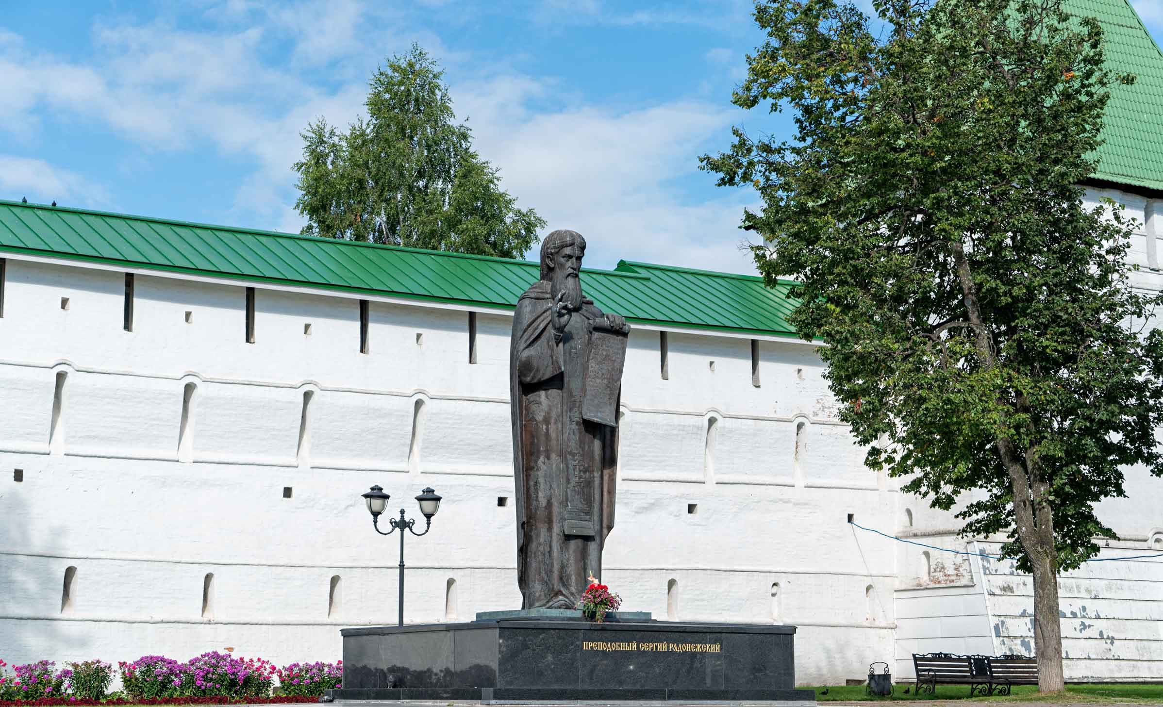 Памятник Сергию Радонежскому в Сергиевом Посаде