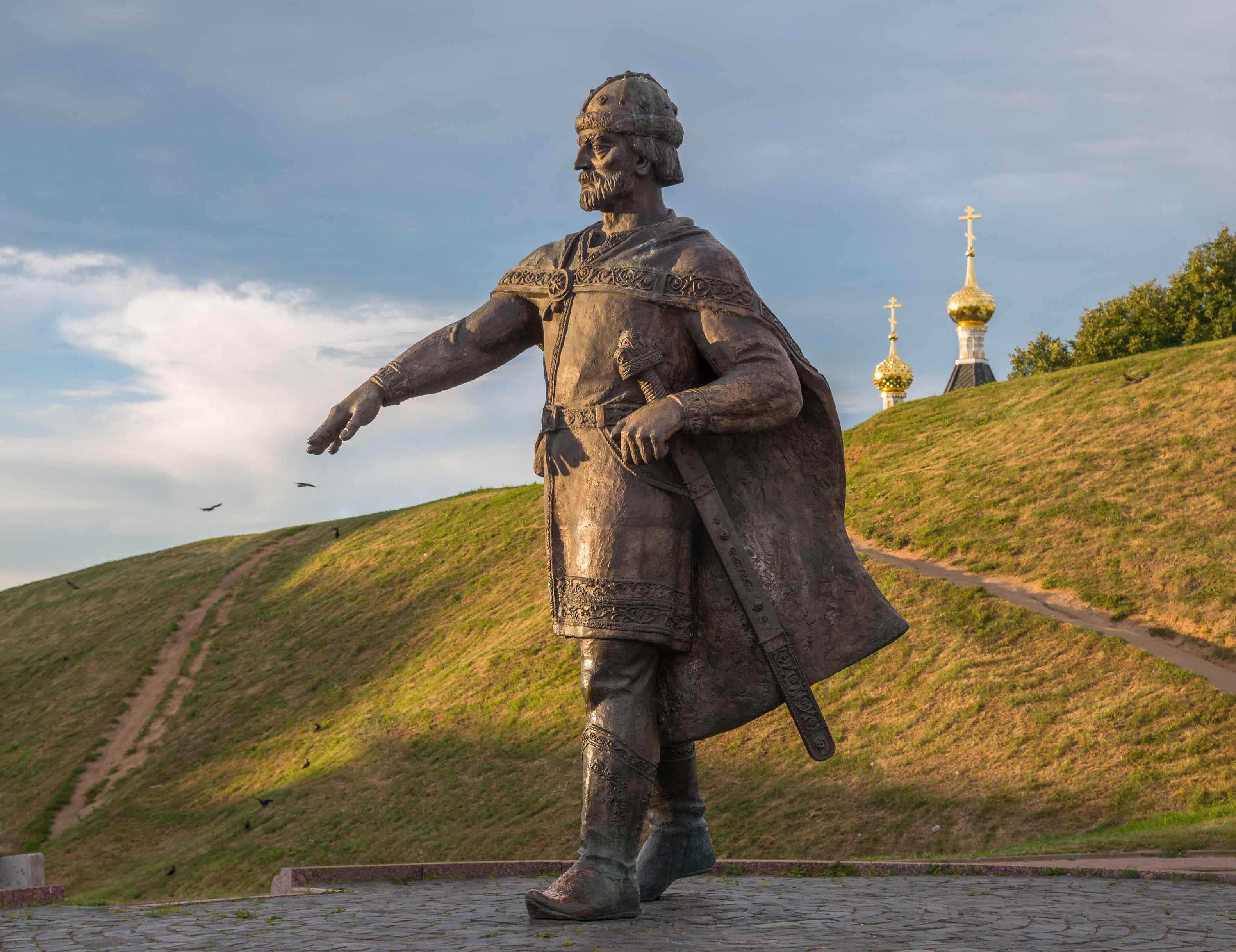 Памятник Юрию Долгорукому