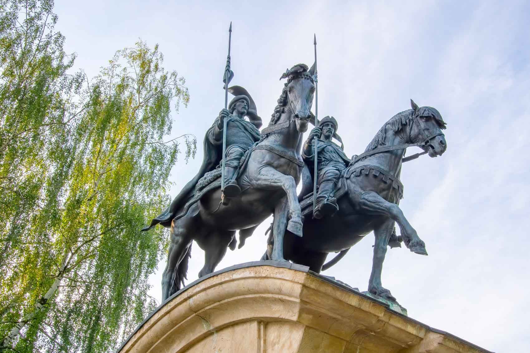 Памятник Борису и Глебу