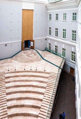 Затерянный мир: нестандартные Москва и Петербург