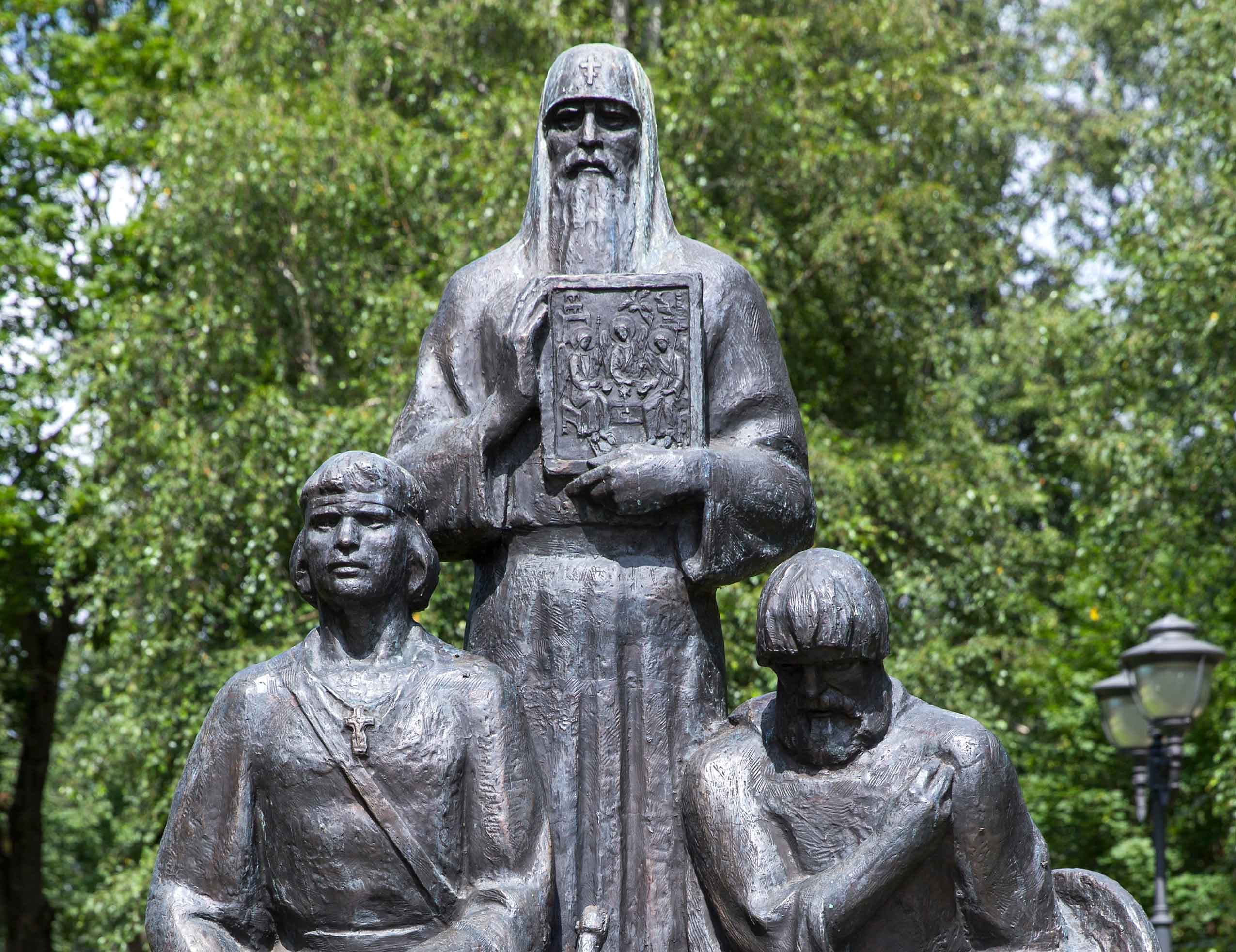 Памятник защитникам Отечества