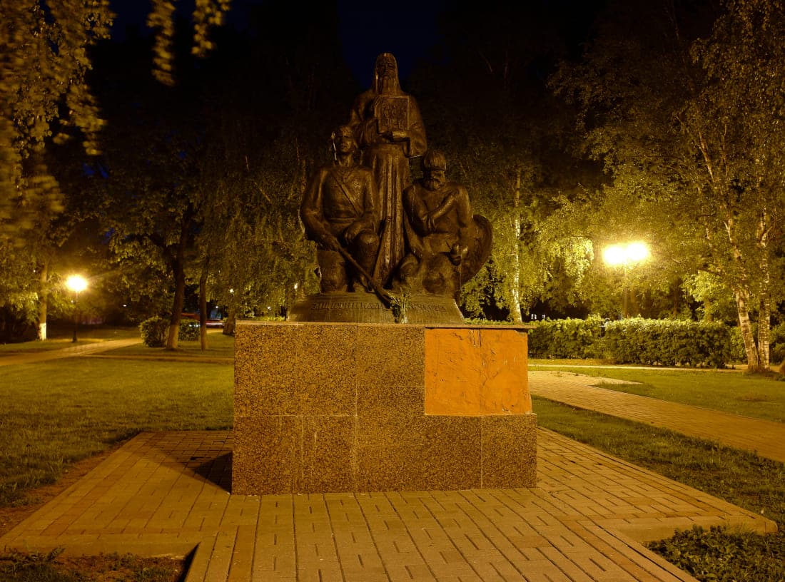 Памятник защитникам Отечества