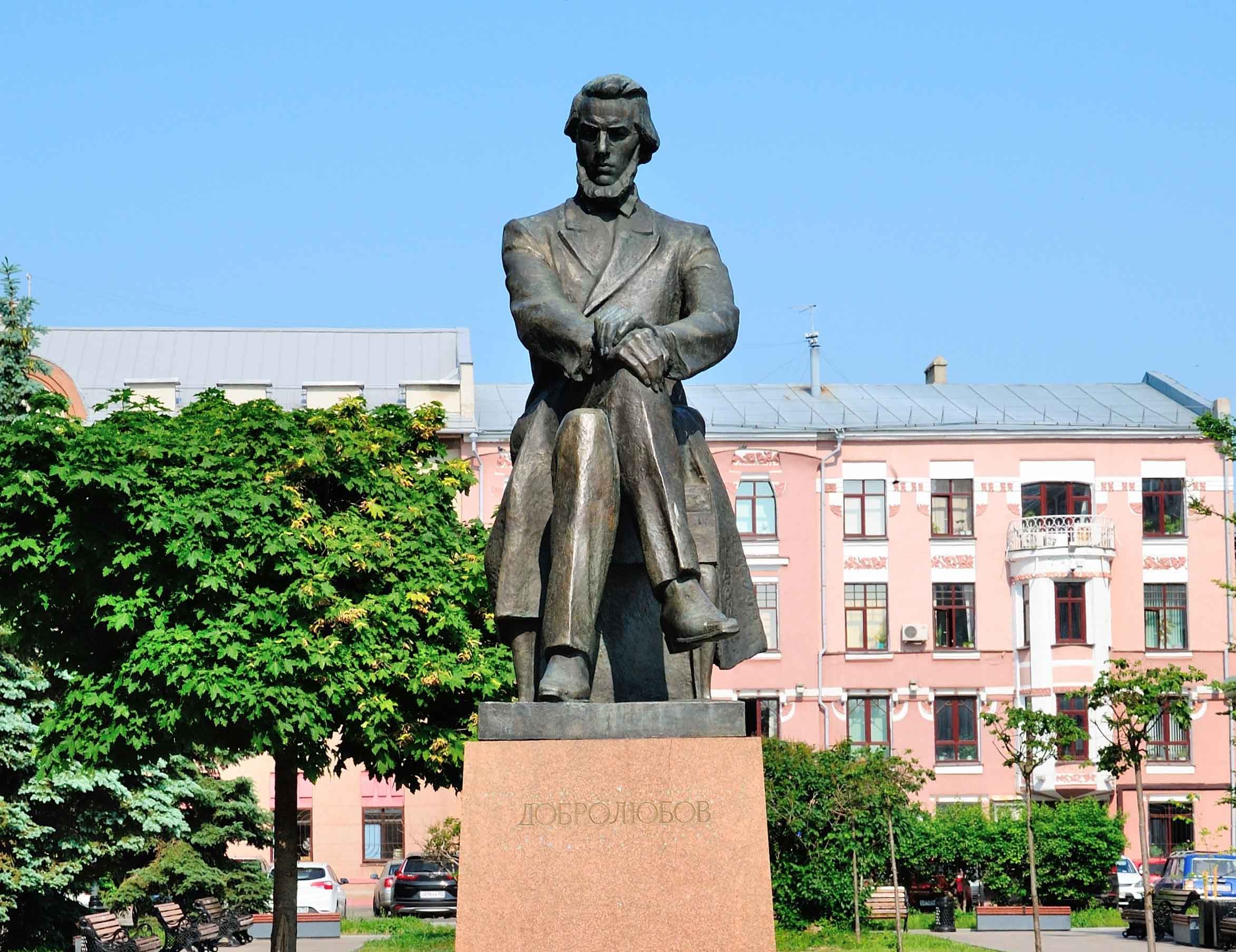 Памятник Н.А. Добролюбову