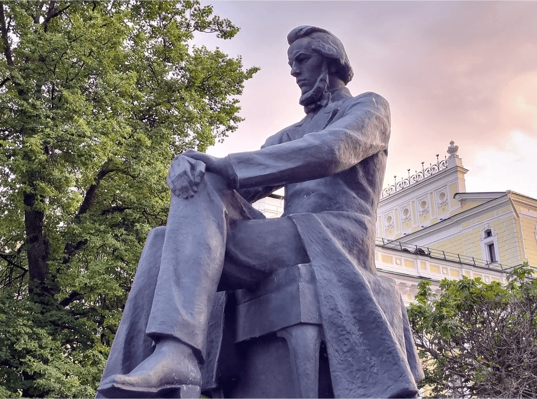 Памятник Н.А. Добролюбову