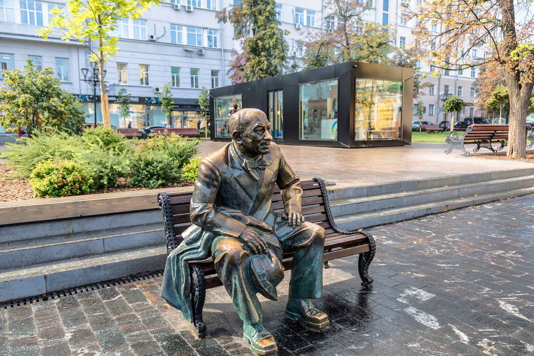 Памятник Евгению Евстигнееву
