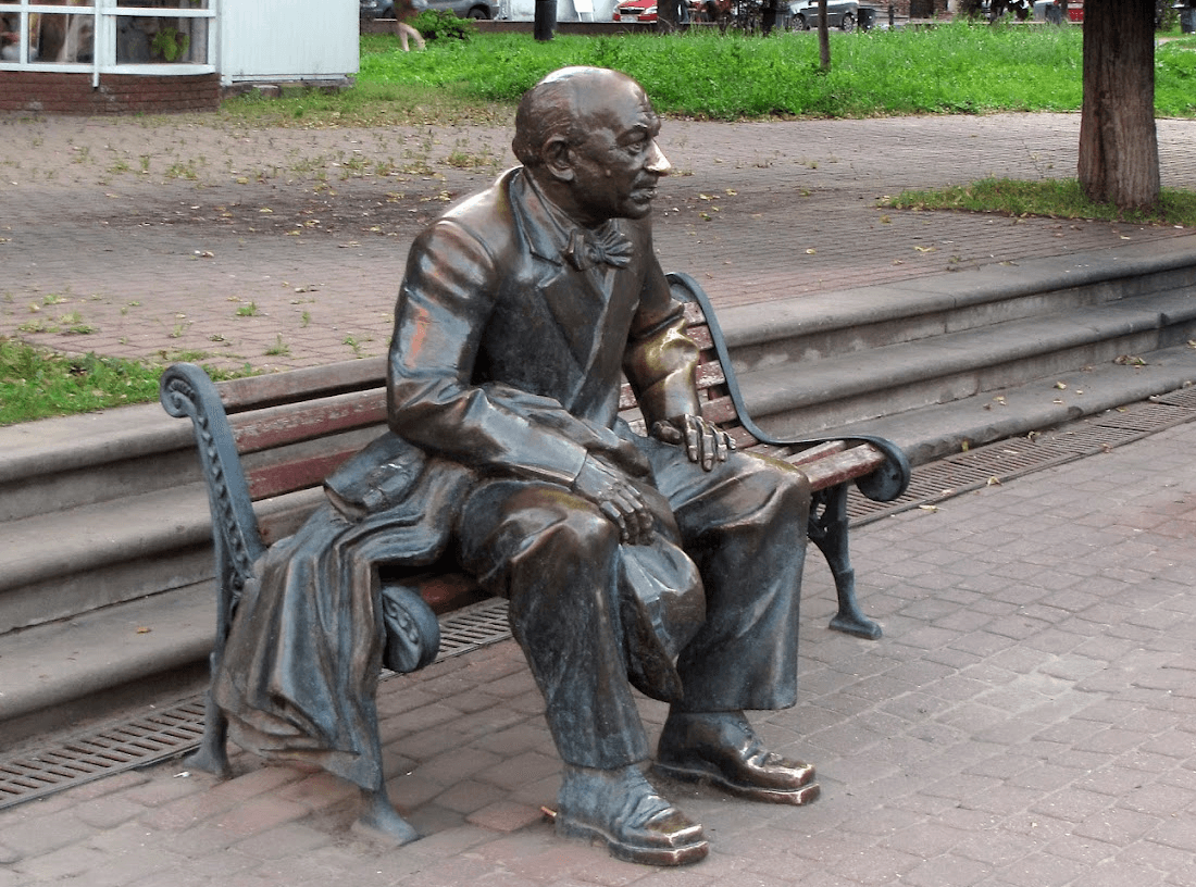 Памятник Евгению Евстигнееву