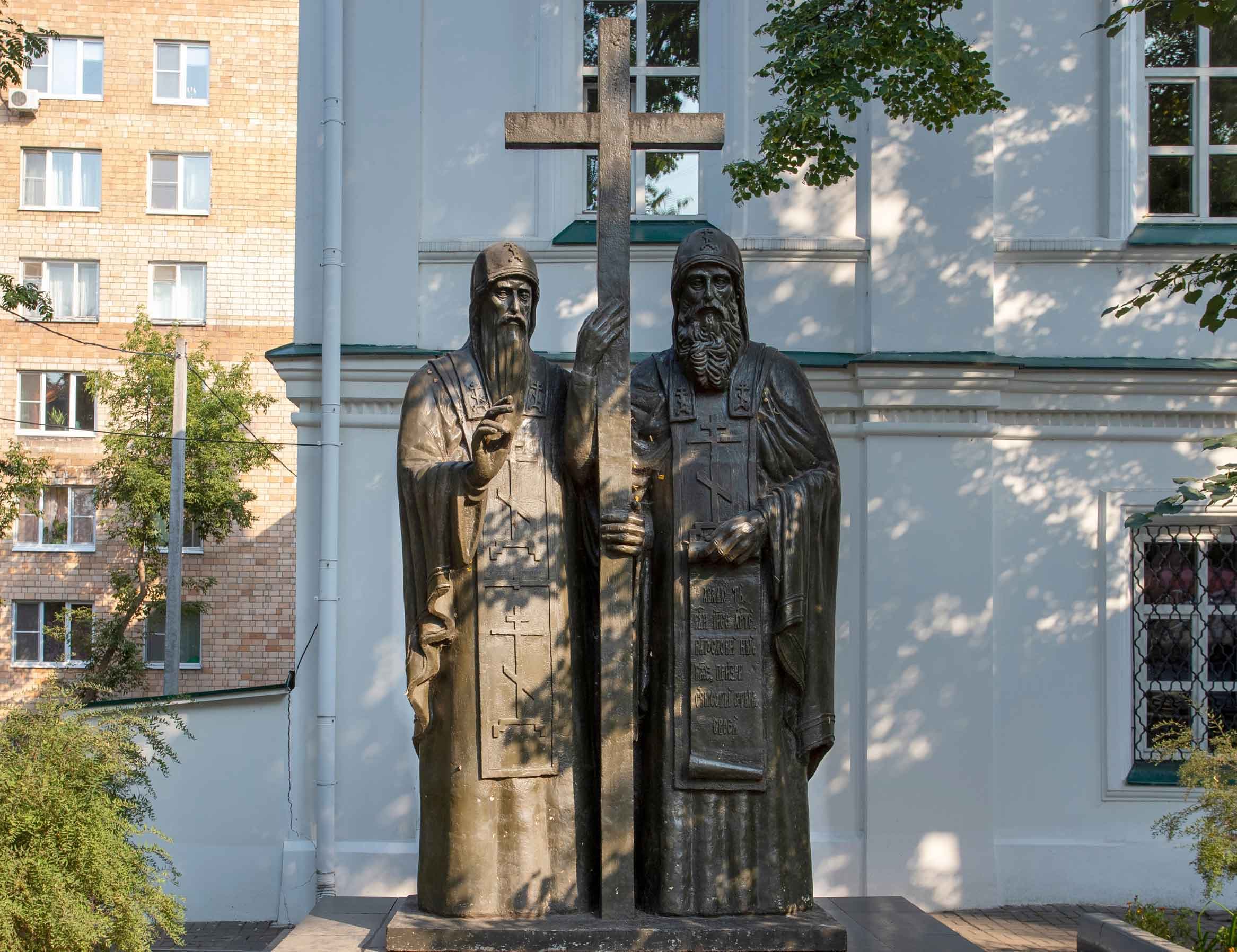 Памятник Евфимию Суздальскому и Макарию Желтоводскому