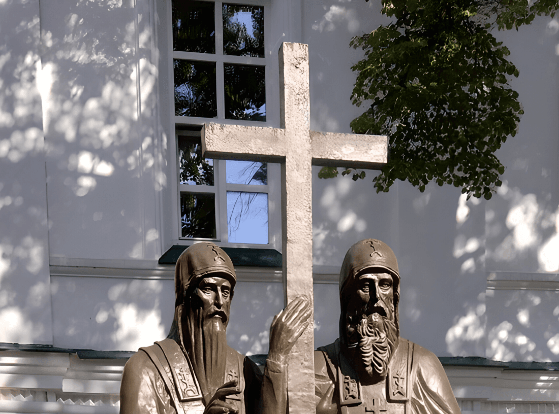 Памятник Евфимию Суздальскому и Макарию Желтоводскому