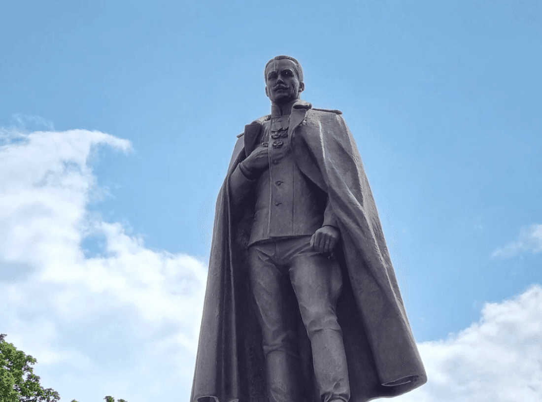 Памятник П.Н. Нестерову