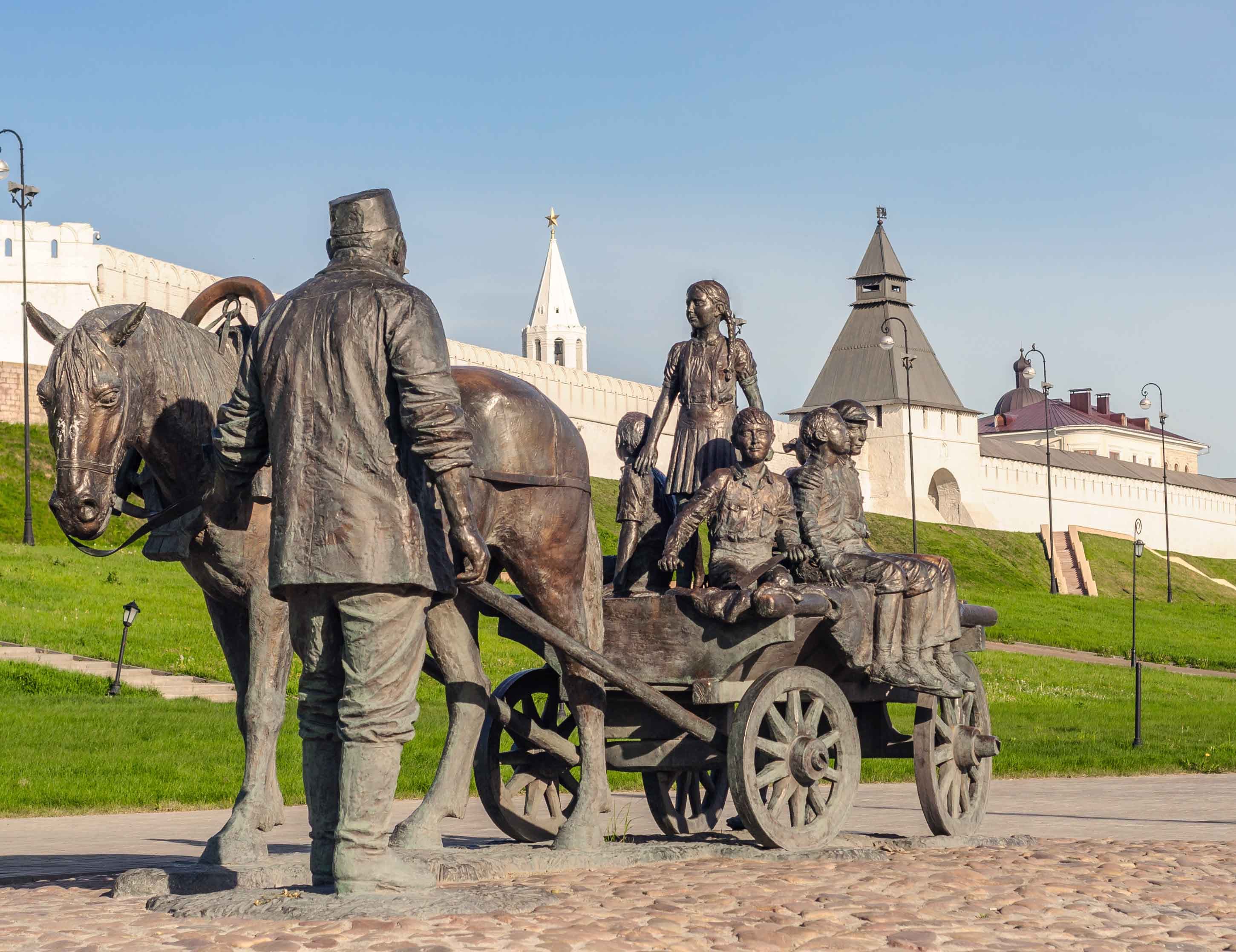 Памятник благотворителю