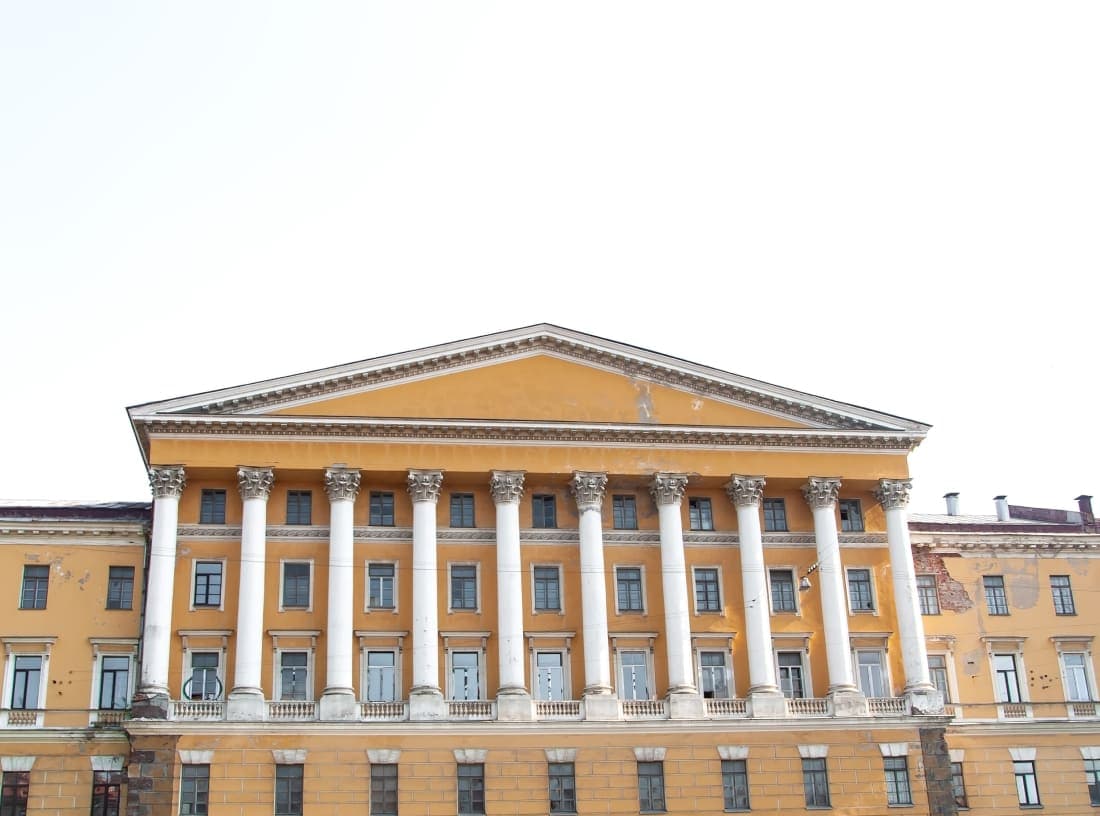 Главное здание Обуховской больницы