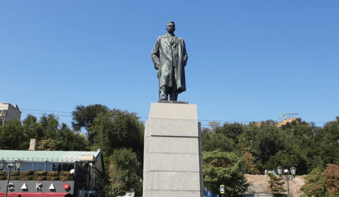 Памятник Максиму Горькому
