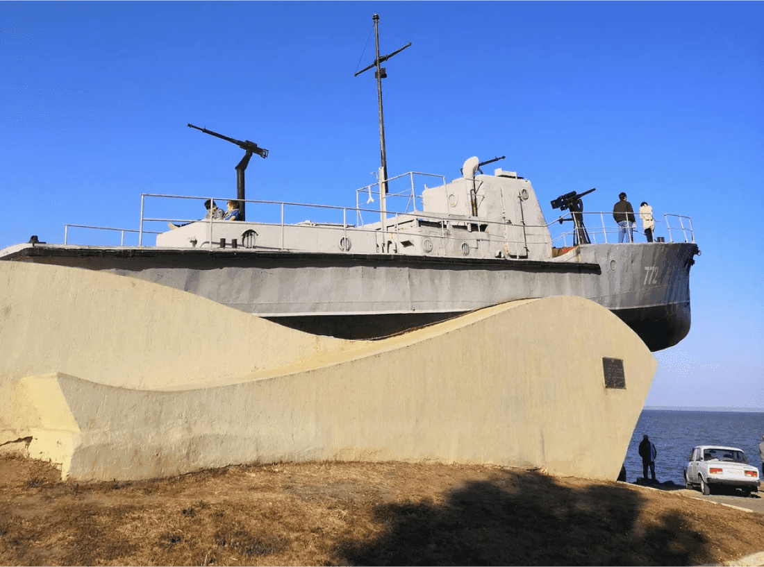 Памятник морякам Азовской военной флотилии