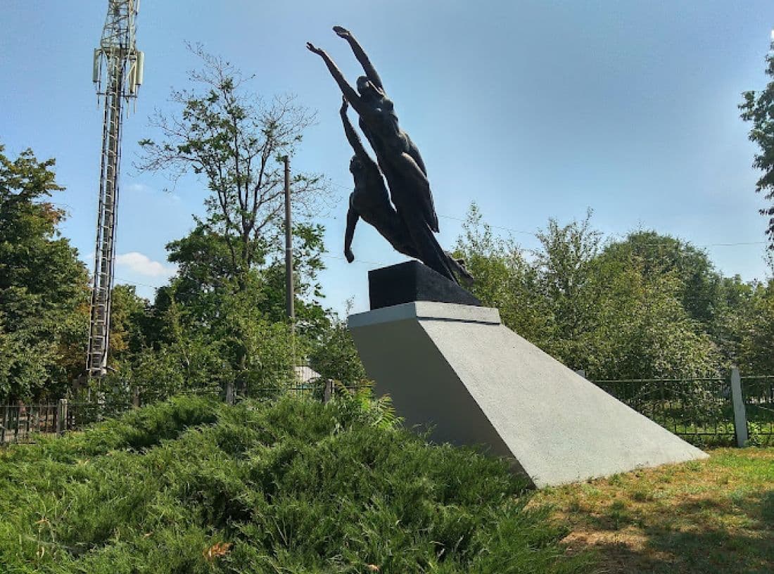 Памятник покорителям космоса
