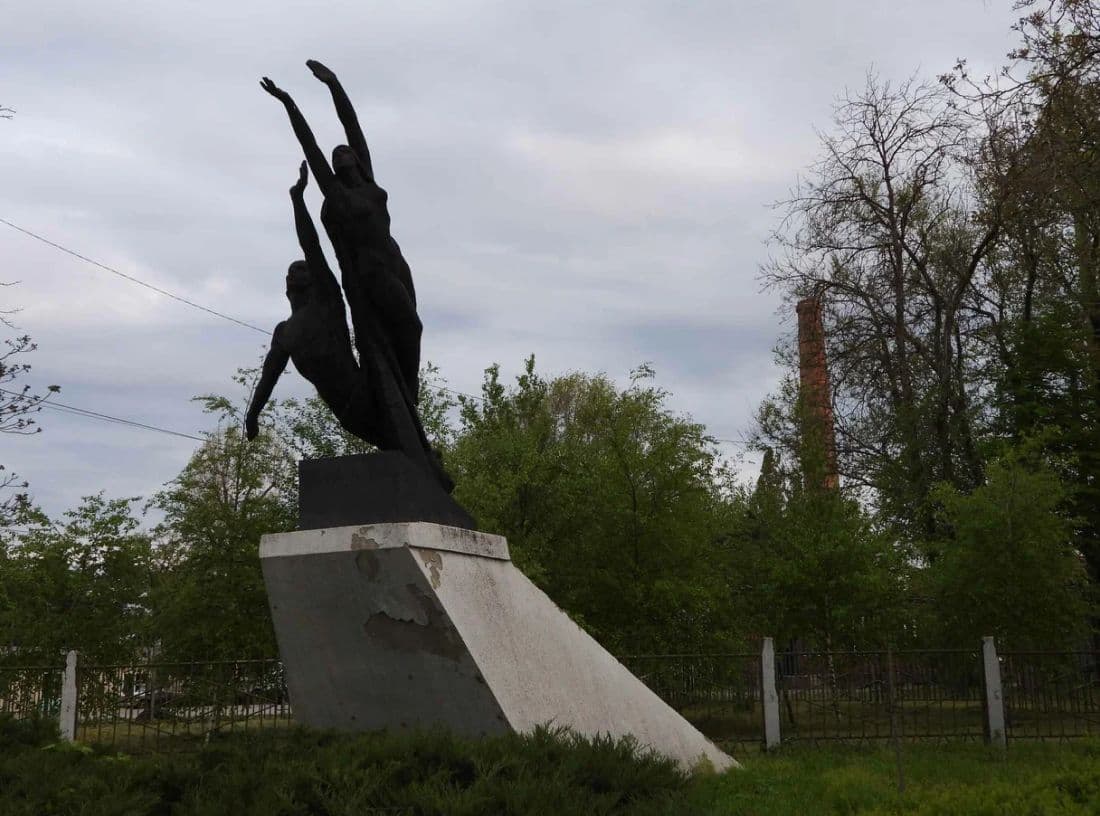 Памятник покорителям космоса