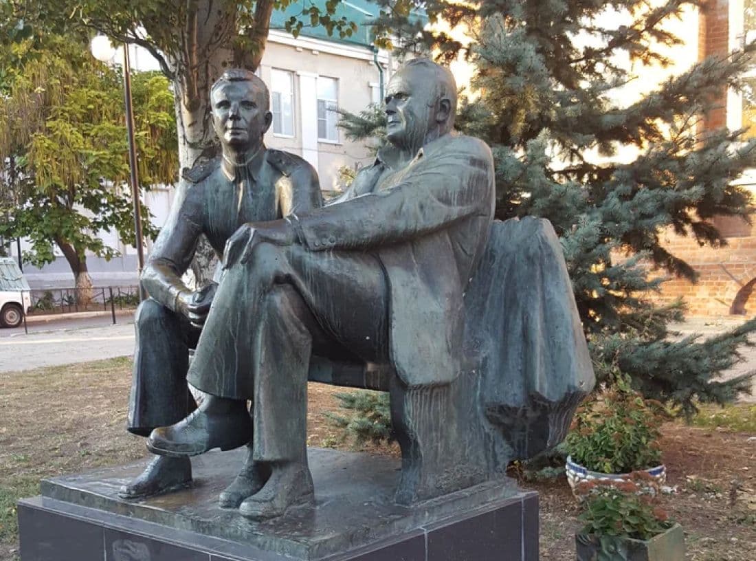Памятник Сергею Королеву и Юрию Гагарину