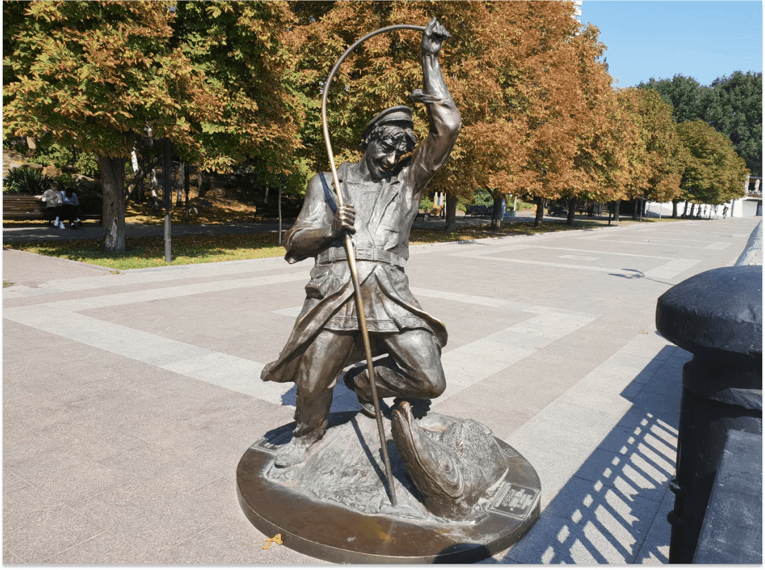 Скульптура «Рыбак»