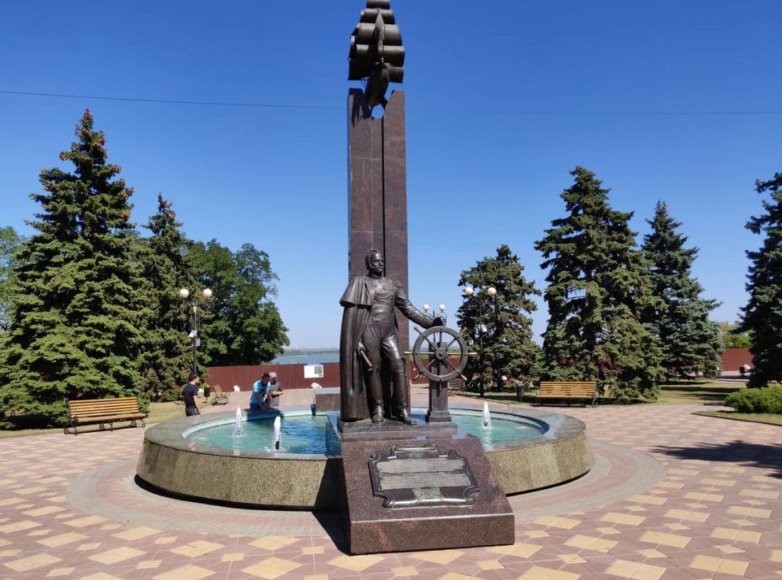 Памятник кораблю «Азов» и адмиралу Михаилу Лазареву 