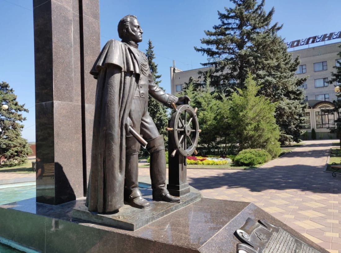 Памятник кораблю «Азов» и адмиралу Михаилу Лазареву 