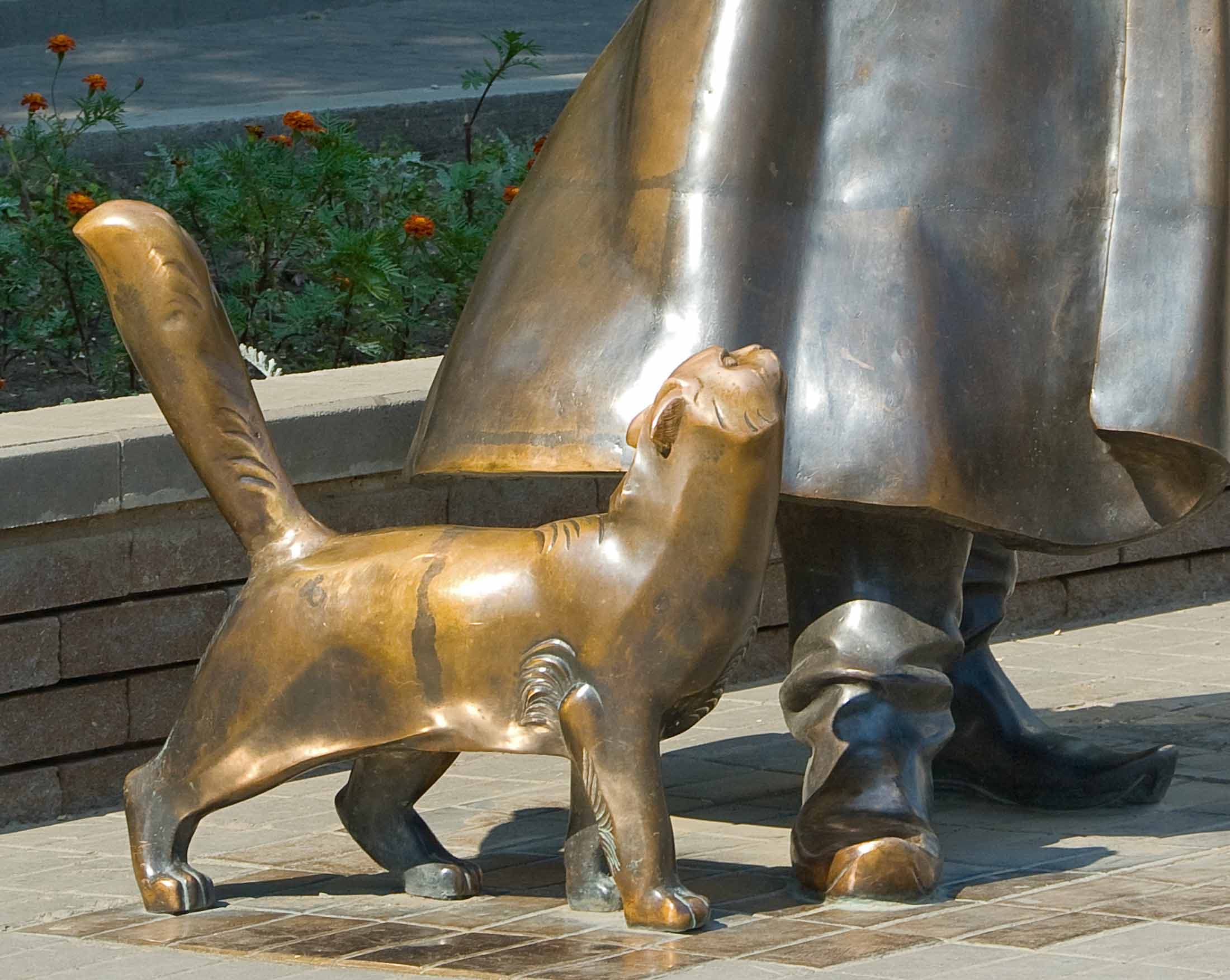 Памятник «Купец-коробейник и его кот» 