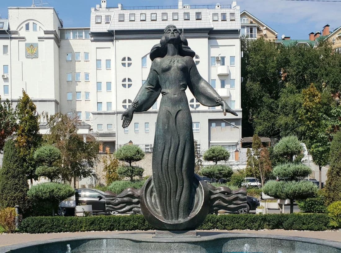 Памятник «Ростовчанка» 