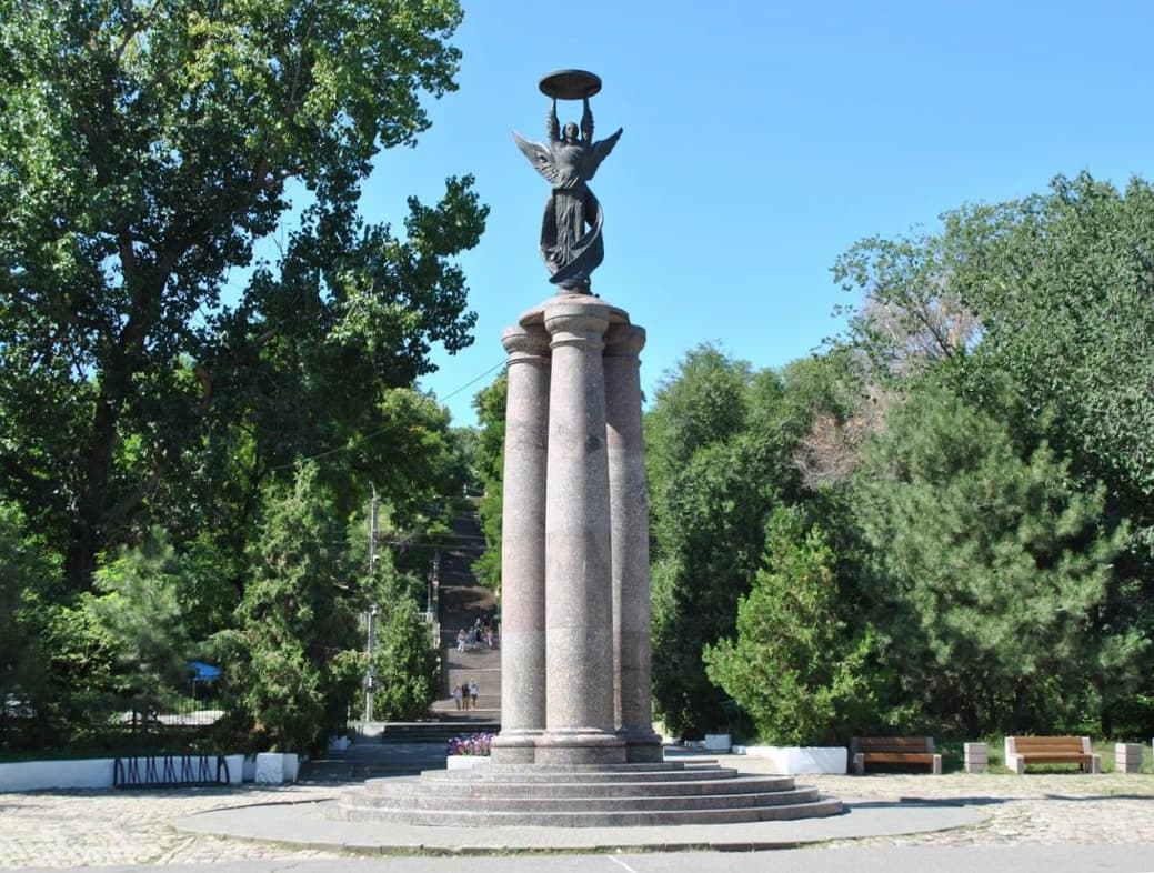 Памятник 300-летию основания города Таганрога