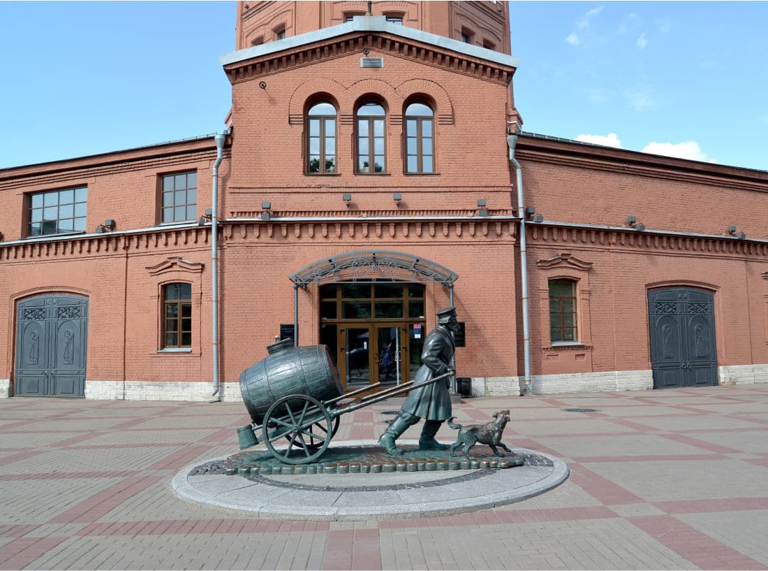 Памятник петербургскому водовозу