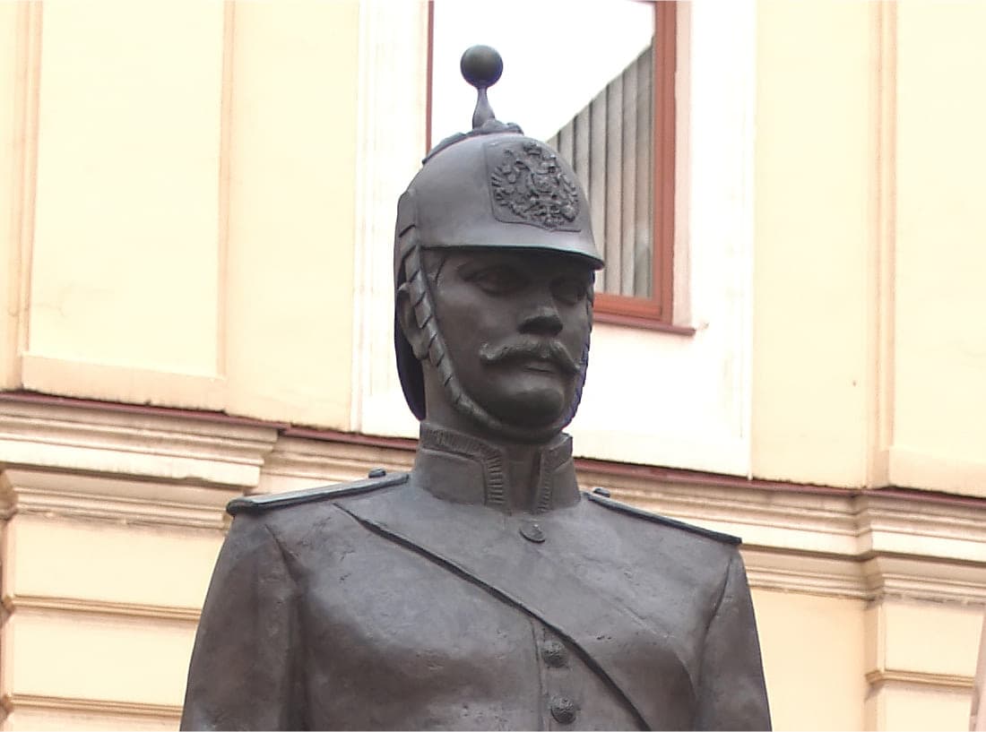 Памятник городовому