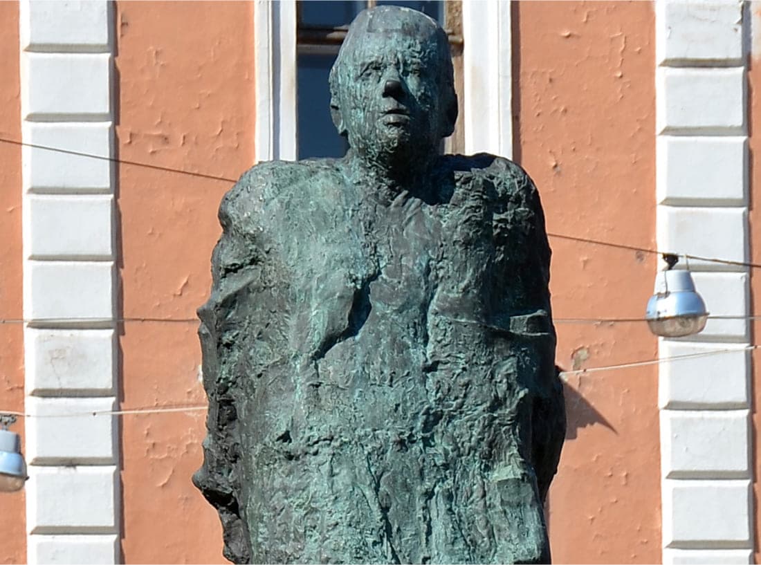 Памятник академику А. Сахарову