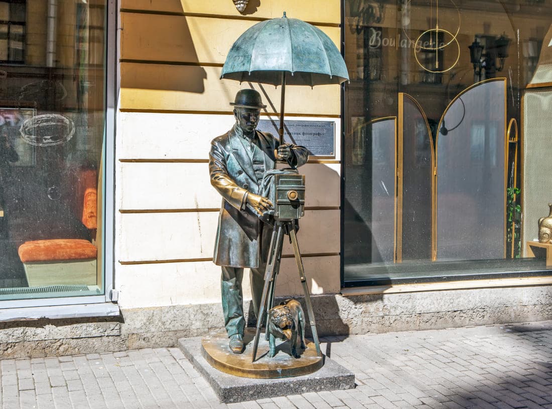 Памятник петербургскому фотографу