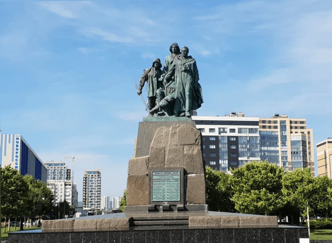 Памятник «Рыбакам сейнера «Уруп»