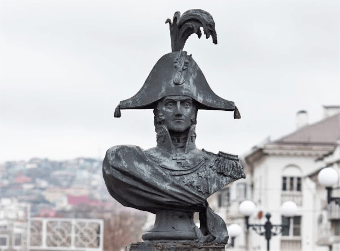 Памятник адмиралу М.П. Лазареву