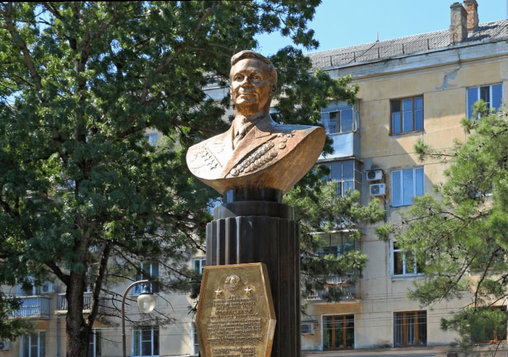 Бюст В.К. Коккинаки