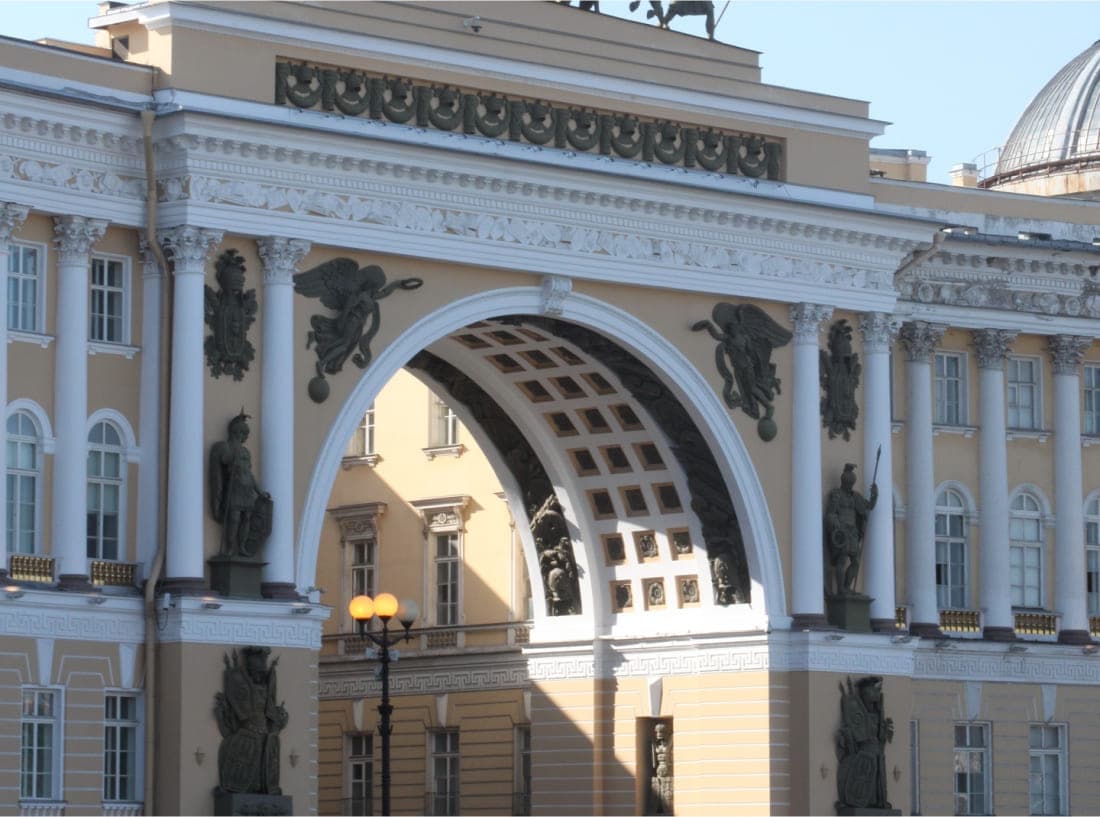 Часы арки Главного штаба