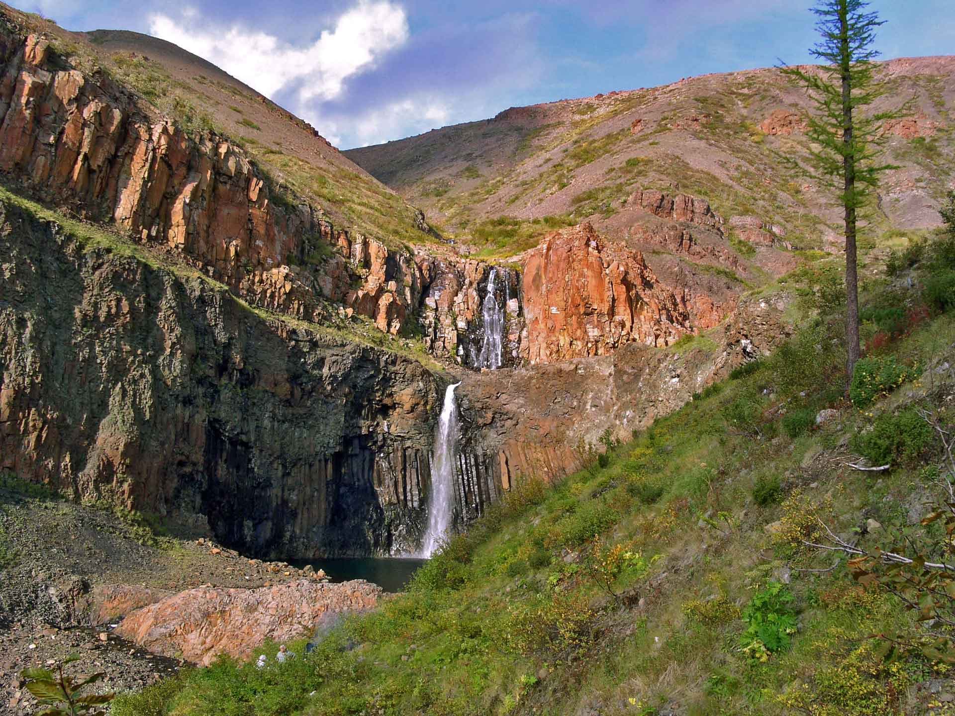 Водопад Красные Камни