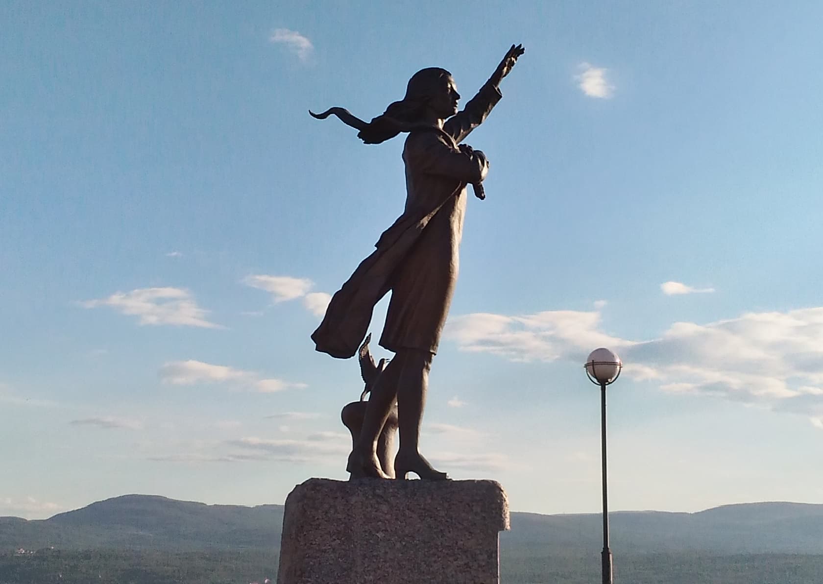 Памятник «Ждущая» 