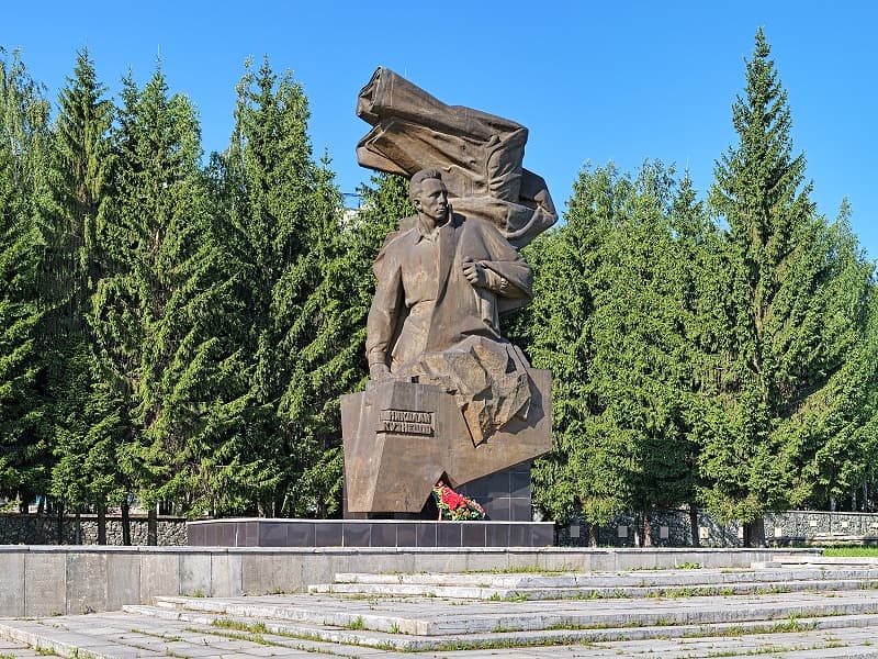 Памятник Н. И. Кузнецову
