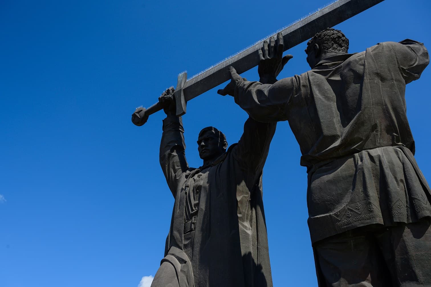 Монумент «Тыл ― фронту»