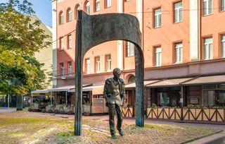 От Чехова до Высоцкого: знакомство с памятниками в центре столицы