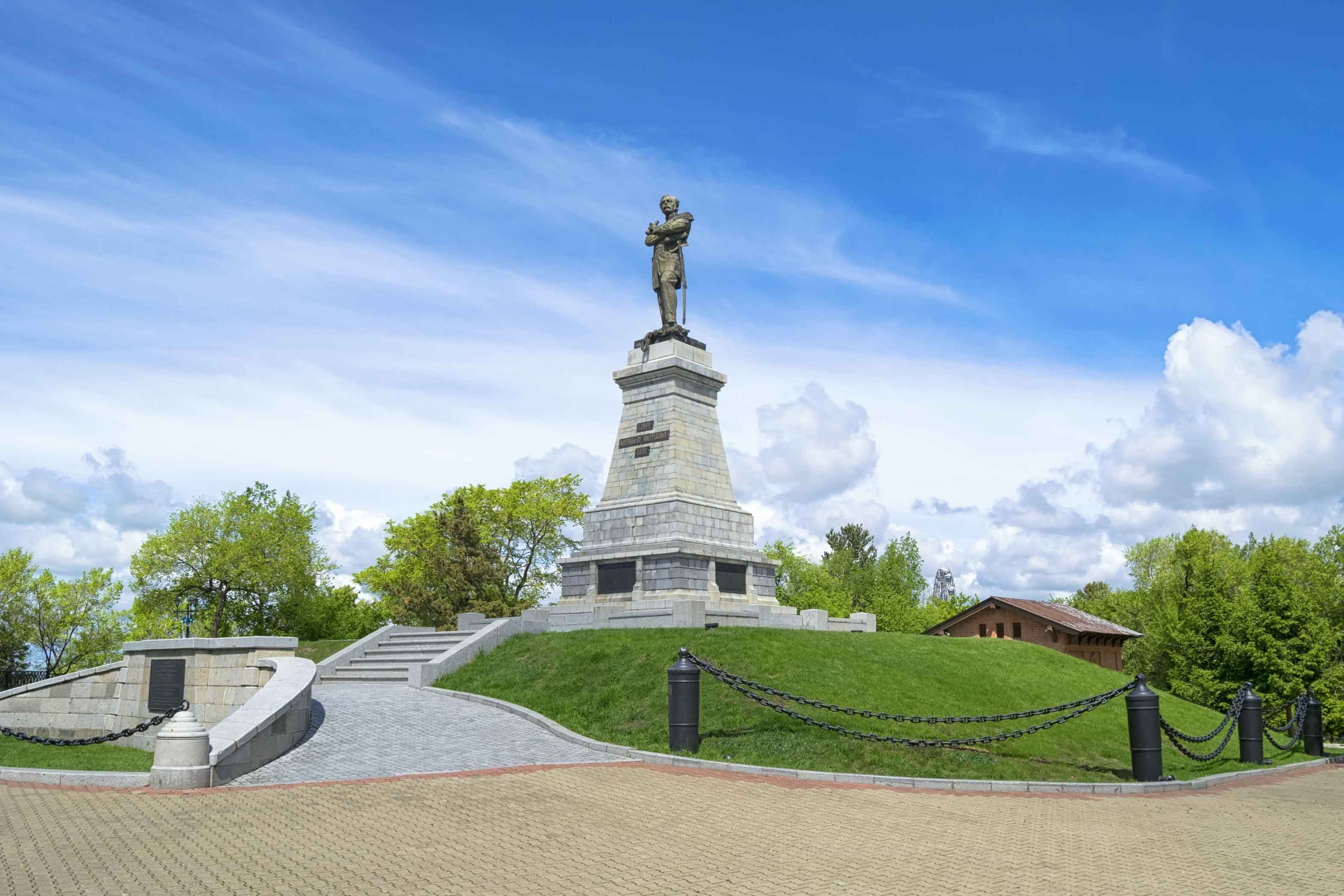 Памятник графу Николаю Муравьеву-Амурскому