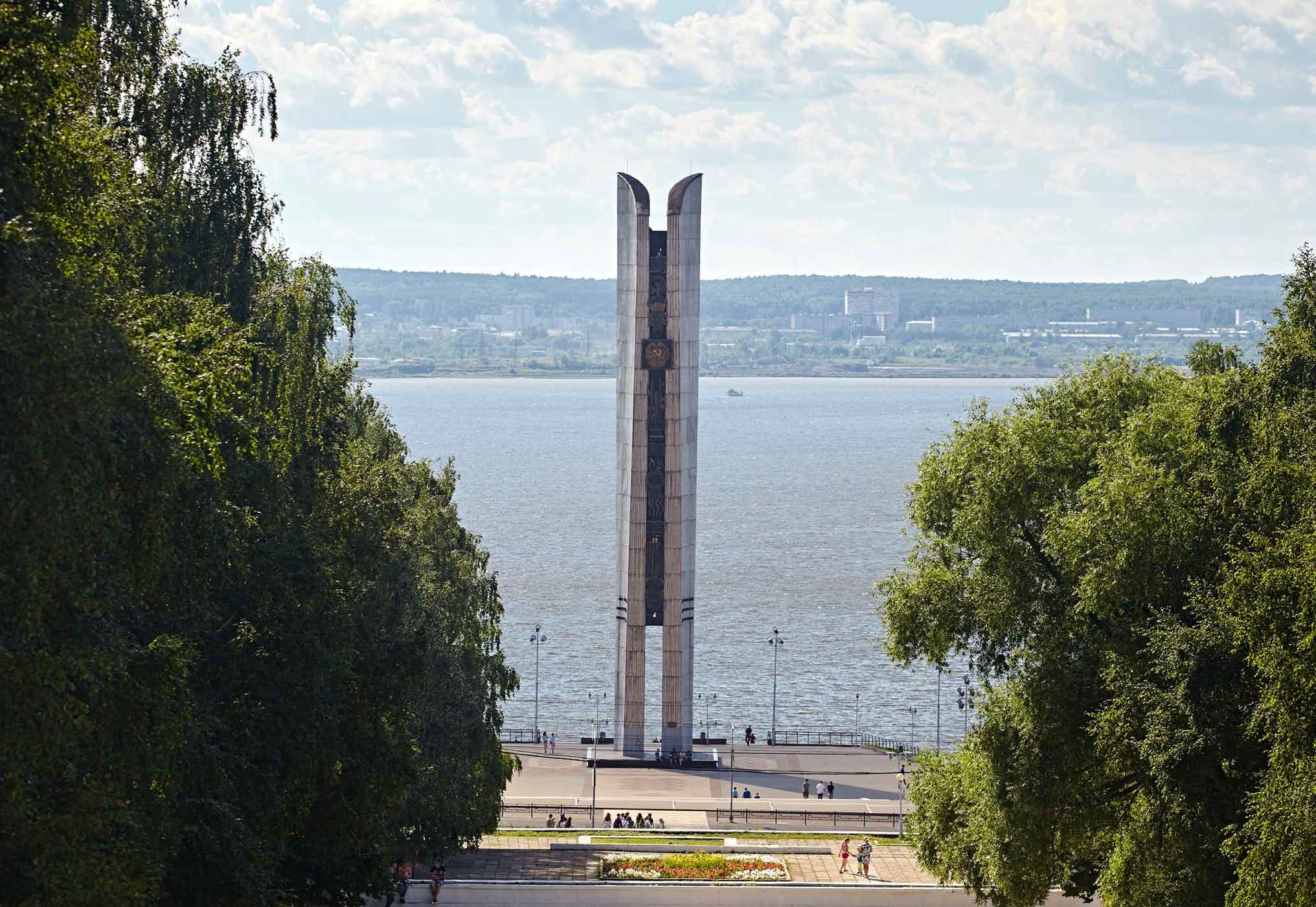 Монумент «Дружба народов» («Навеки с Россией»)