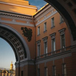 Эстетика камня Северной столицы: шедевры ювелирного искусства и редкие минералы 